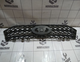 Решетка в бампер центральная для LADA VESTA 15-19  запчасти бу