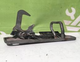 Крючок капота для VW Golf 6 09-12  запчасти бу