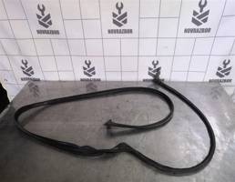 Уплотнитель двери для Skoda Octavia A5 1Z   04-13  запчасти бу