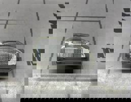 Повторитель на крыло левый белый для Renault Logan 2 14-18  запчасти бу