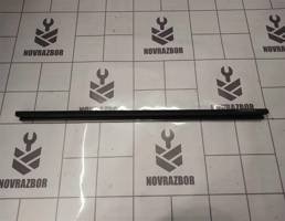 Уплотнитель стекла двери для LADA VESTA 15-19  запчасти бу