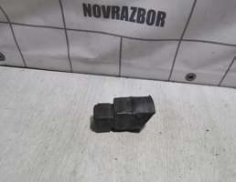 Уплотнитель для Mazda 323 BA 94-98  запчасти бу