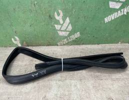 Уплотнитель стекла двери для Ford Escort /Orion 1995-1998  запчасти бу