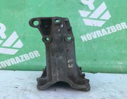 Кронштейн двигателя правый для VW Passat  B3  1988-1993  запчасти бу