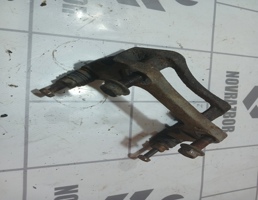 Скоба суппорта переднего для Volvo 440 1992-1994  запчасти бу