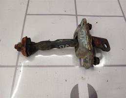 Ограничитель двери для Kia Spectra 2001-2011  запчасти бу