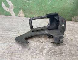 Крючок капота для BMW X3 F25 2010-2017  запчасти бу