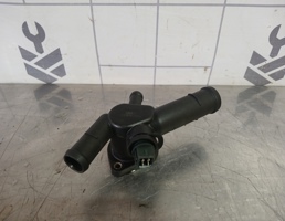 Фланец двигателя системы охлаждения для VW Golf 4 Bora 97-05  запчасти бу