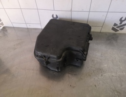 Корпус блока предохранителей для VW Passat B5 96-00  запчасти бу