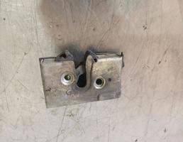 Замок двери задней левой для Audi 80  90  B3  86-91  запчасти бу