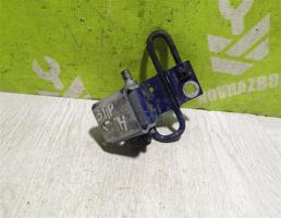 Петля двери задней правой нижняя для Skoda Octavia A4 1U 2000-2011  запчасти бу