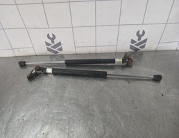 Амортизатор крышки багажника для Mazda 626 (GE) 1992-1997  запчасти бу