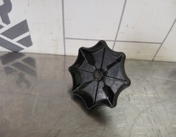 Болт крепления запасного колеса для Skoda Fabia 2007-2015  запчасти бу