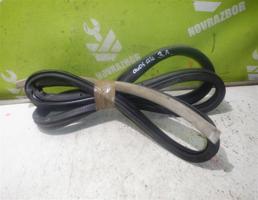 Уплотнитель двери для Audi A4 B5 94-00  запчасти бу