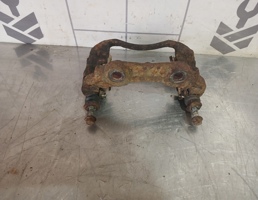 Скоба суппорта переднего для Peugeot 307 2001-2008  запчасти бу