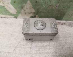 Кнопка люка для VW Passat B4 94-96  запчасти бу