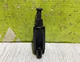 Датчик включения стопсигнала для VW Golf 3 Vento 91-97  запчасти бу