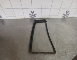 Уплотнитель стекла двери для Kia RIO 1 2000-2004  запчасти бу