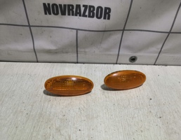 Повторитель на крыло желтый для Nissan Almera N16 2000-2006  запчасти бу