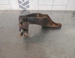 Кронштейн двигателя правый для Mazda 323 BA 94-98  запчасти бу