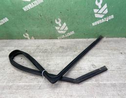 Уплотнитель стекла двери для VW Golf 4 Bora 97-05  запчасти бу