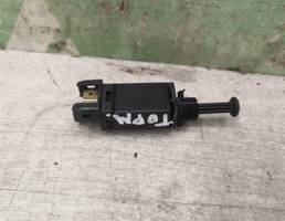 Датчик включения стопсигнала для VW Passat B4 94-96  запчасти бу