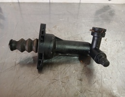 Цилиндр сцепления рабочий для Skoda Fabia 2007-2015  запчасти бу