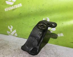 Кронштейн двигателя правый для VW Golf 3 Vento 91-97  запчасти бу