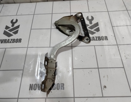 Петля капота правая для Opel Corsa C 2000-2006  запчасти бу