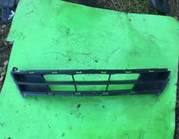 Решетка в бампер центральная для Hyundai Solaris 2010-2017  запчасти бу