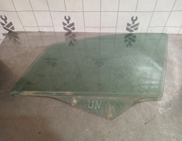Стекло двери передней левой для Peugeot 307 2001-2008  запчасти бу