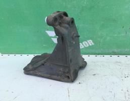 Кронштейн двигателя правый для VW Golf 3 Vento 91-97  запчасти бу