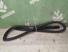 Уплотнитель двери для Mitsubishi Space Wagon (N3,N4) 1991-2000  запчасти бу