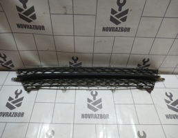 Решетка в бампер центральная для LADA VESTA 15-19  запчасти бу