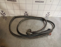 Уплотнитель двери для Mazda 323 BA 94-98  запчасти бу