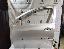 Дверь передняя левая для Renault Clio 3  2005-2012  запчасти бу