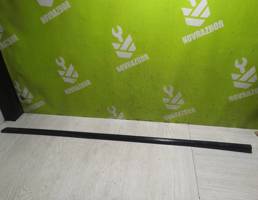 Молдинг передней правой двери для VW Polo 94-99  запчасти бу