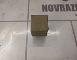 Реле топливного насоса для VW Golf 3 Vento 91-97  запчасти бу