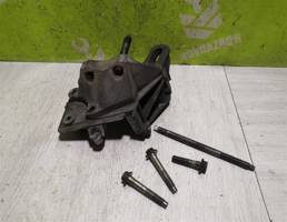 Кронштейн двигателя правый для Ford Focus 2 08-11  запчасти бу