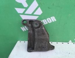 Кронштейн двигателя правый для VW Golf 3 Vento 91-97  запчасти бу