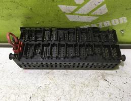 Блок предохранителей для VW Passat  B3  1988-1993  запчасти бу