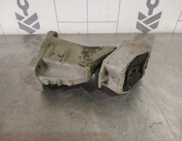 Кронштейн КПП левый для Audi A6 (C4) 1994-1997  запчасти бу