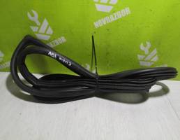 Уплотнитель двери для Suzuki Baleno 98-07  запчасти бу