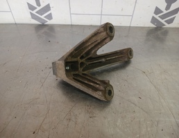 Кронштейн КПП левый для Ford Focus 2 05-08  запчасти бу