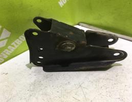 Кронштейн КПП для Renault Megane 96-99  запчасти бу