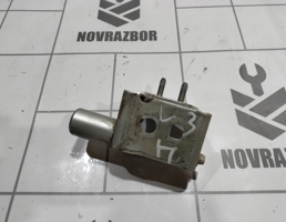 Петля двери задней левой нижняя для Renault Clio 3  2005-2012  запчасти бу