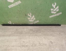 Уплотнитель стекла двери для Renault R19 1992-2002  запчасти бу