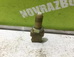 Датчик включения стопсигнала для Audi 80  90  B3  86-91  запчасти бу