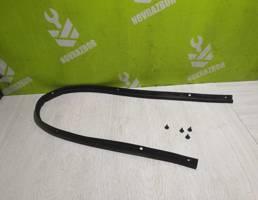 Уплотнитель капота для Suzuki Baleno 98-07  запчасти бу