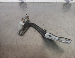 Петля капота правая для Ford Focus 2 05-08  запчасти бу